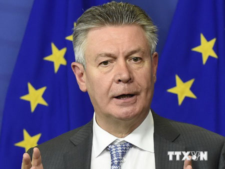 Cao ủy phụ trách Thương mại EU Karel De Gucht phát biểu sau cuộc gặp ba bên, tại Brussels ngày 11/7.